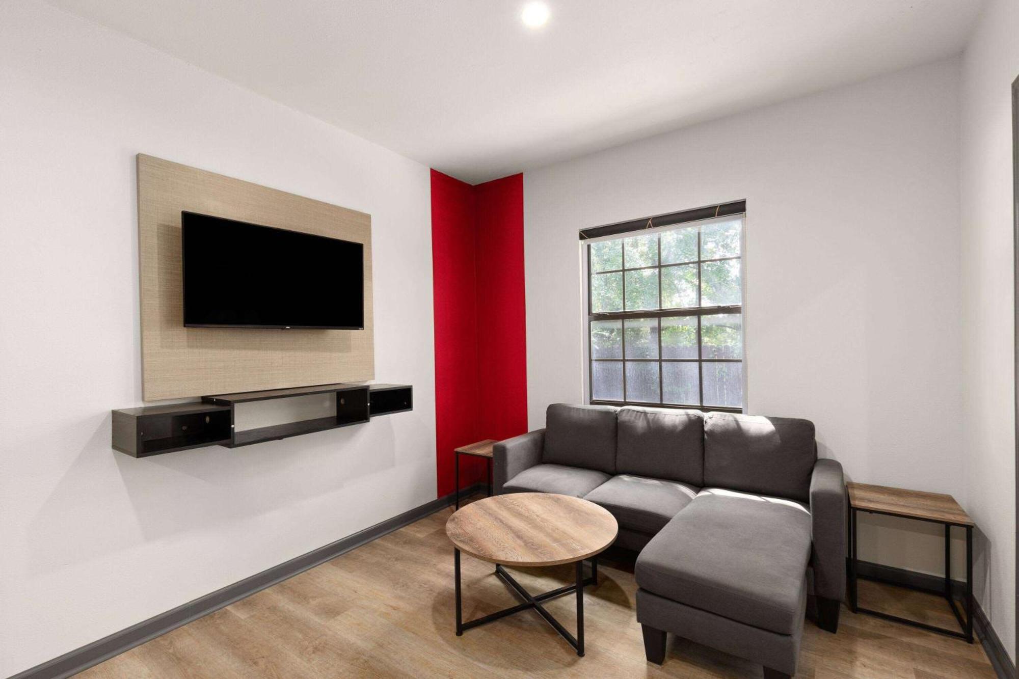 Ramada By Wyndham Studio Suites دوثان المظهر الخارجي الصورة