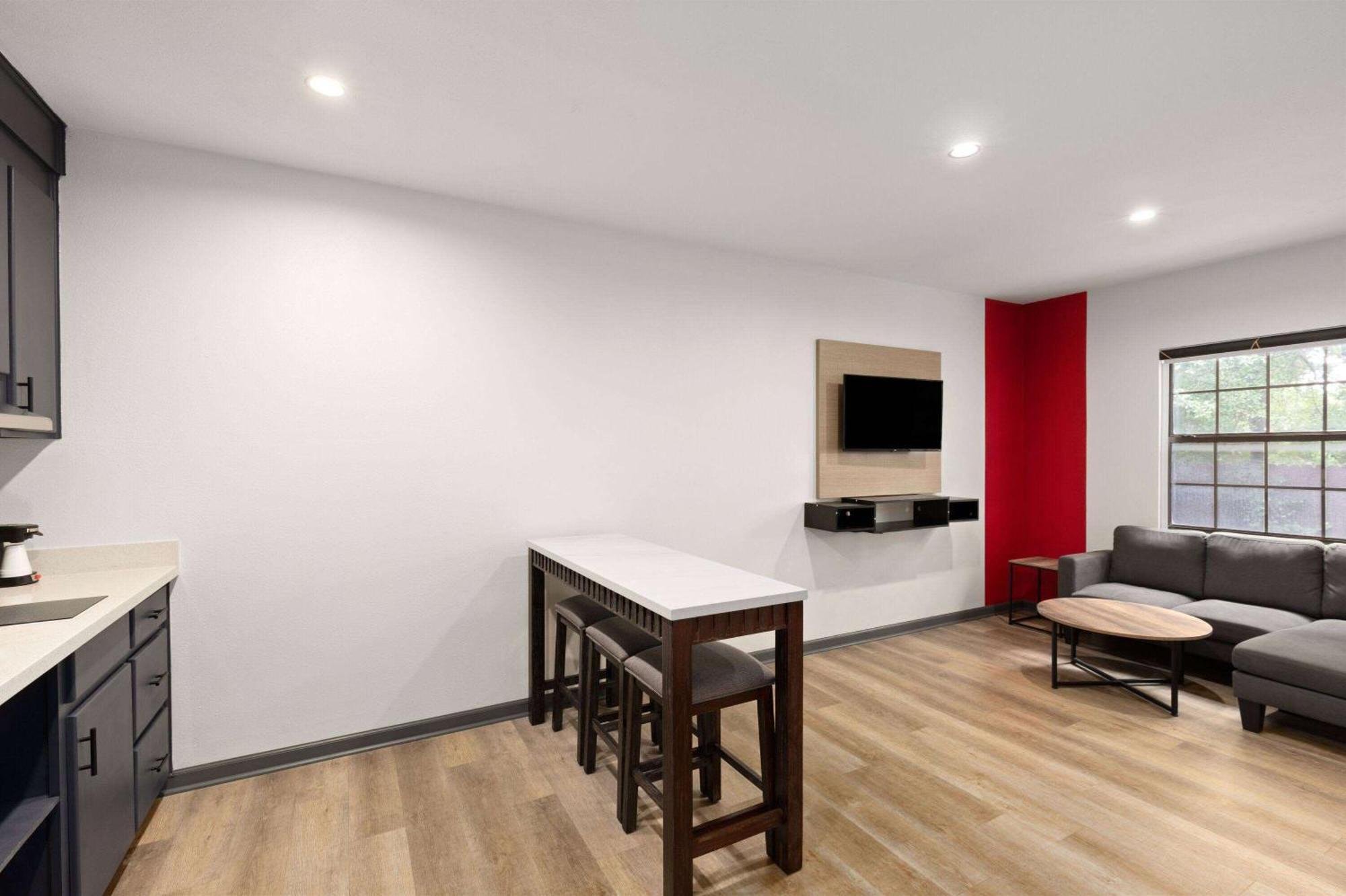Ramada By Wyndham Studio Suites دوثان المظهر الخارجي الصورة